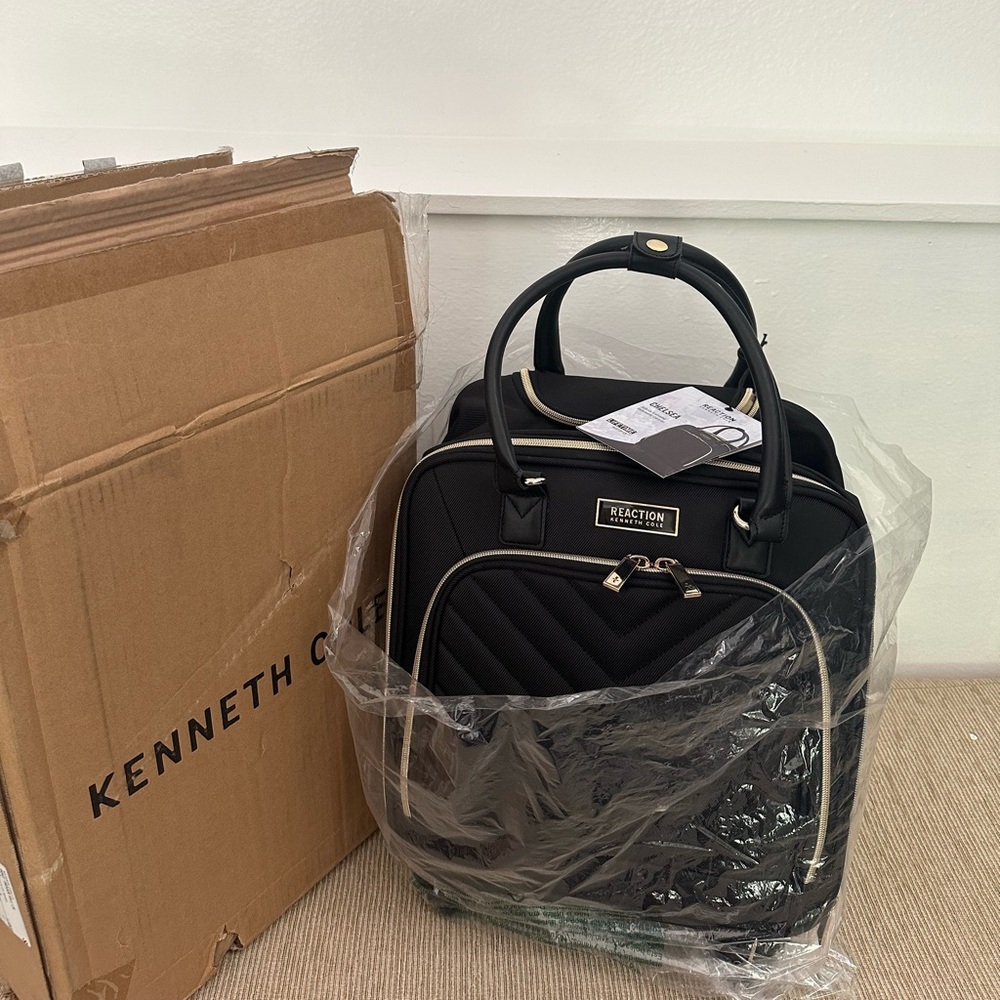 Kenneth Cole REACTION Chelsea Chevron Quilted Luggage, 17-Inch Underseat